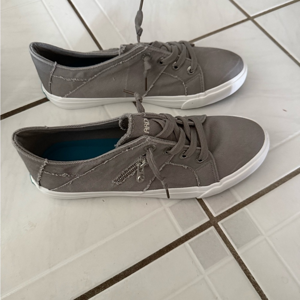 Jenn Ardor Gray Athletic Shoes